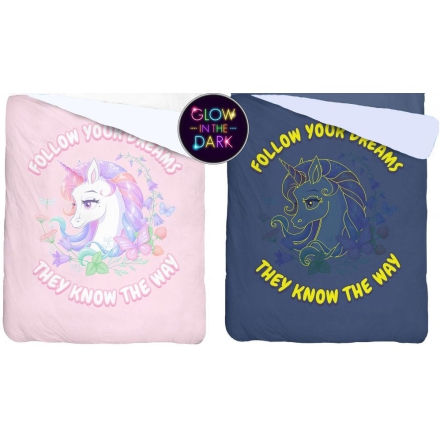 Glow in the dark bedspread with unicorn in light pink colours