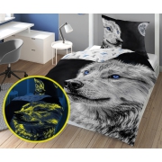 Glow in the dark bedding with wolf